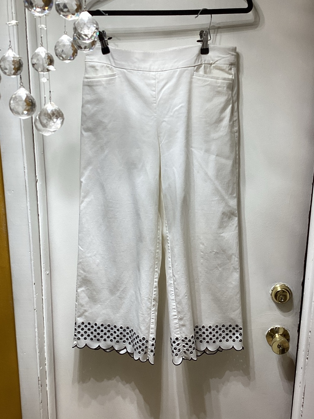 Chico's White Cropped Eyelet Scallop Hem Jeans